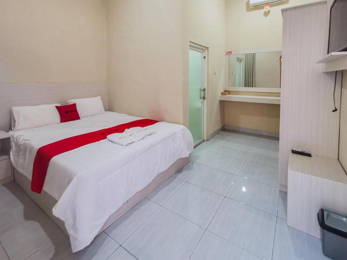 מלון Reddoorz Near Pantai Pancer Door פאצ'יטאן מראה חיצוני תמונה