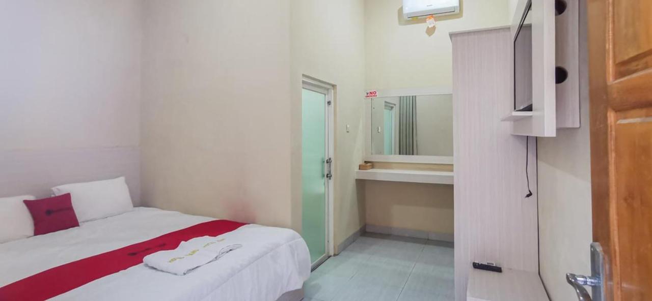 מלון Reddoorz Near Pantai Pancer Door פאצ'יטאן מראה חיצוני תמונה